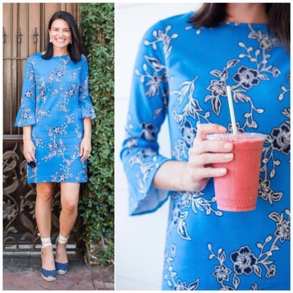 Draper James Dresses & Skirts - Draper James Geranium Shift Bell Sleeve Dress Size Medium